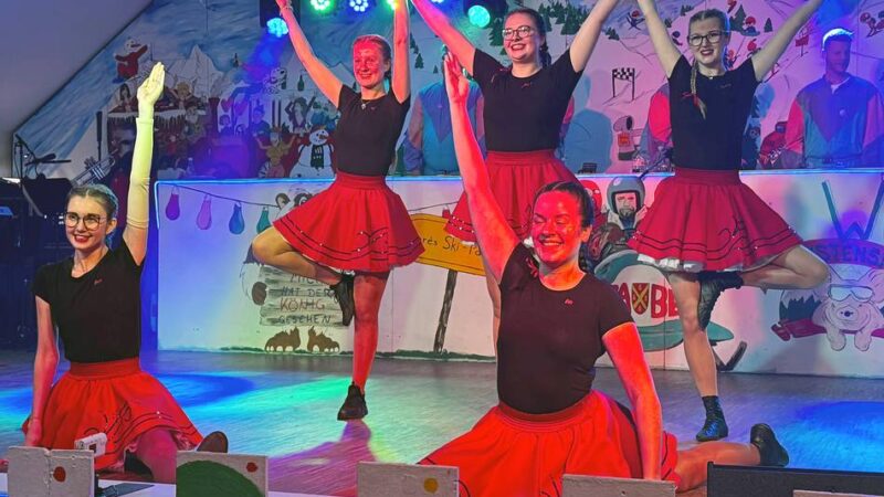 Prunksitzung am Bösch in Straberg: Jecken mit bester Stimmung im „Hubertusstadl“