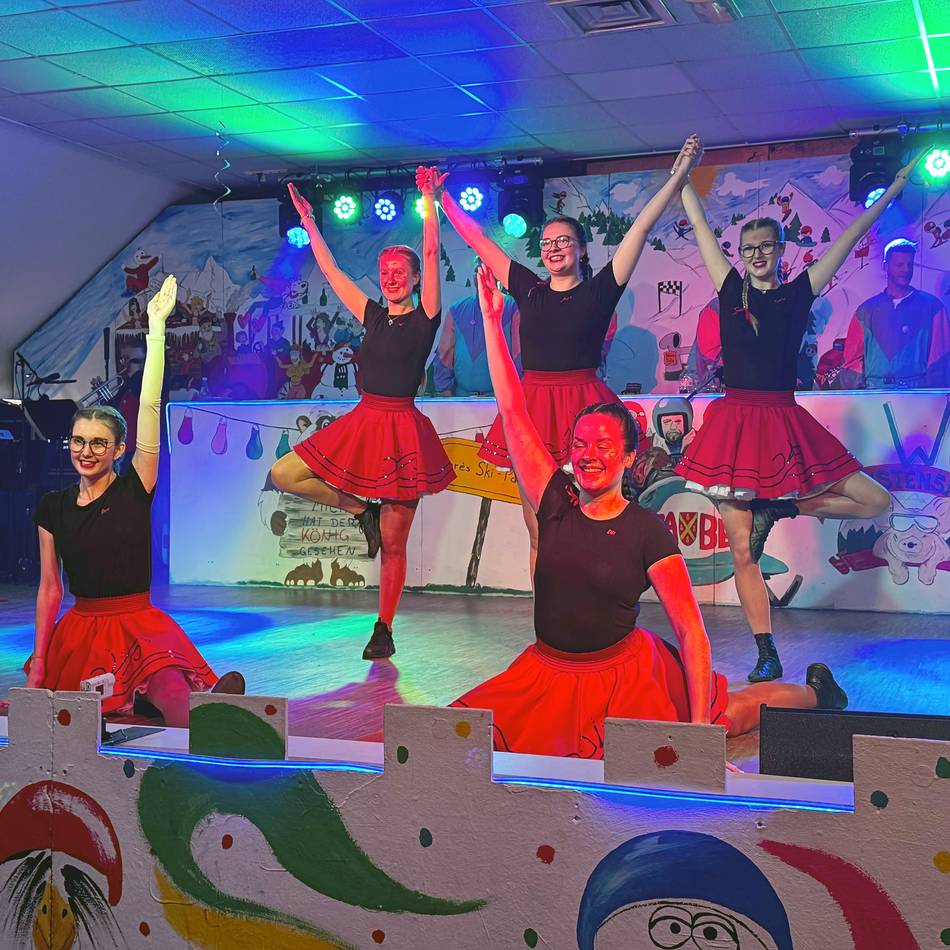 Prunksitzung am Bösch in Straberg: Jecken mit bester Stimmung im „Hubertusstadl“