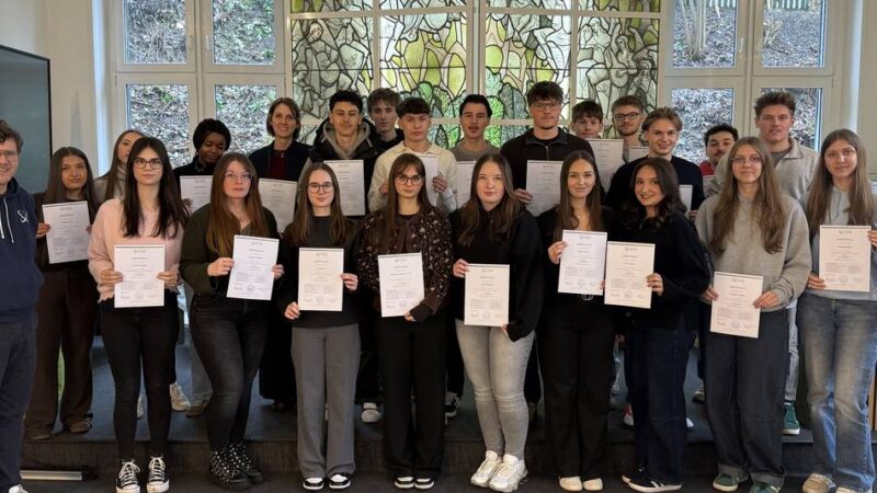 Erste E-Commerce-Zertifikate in Hückeswagen: Berufskolleg-Schüler gründen eigene Online-Shops