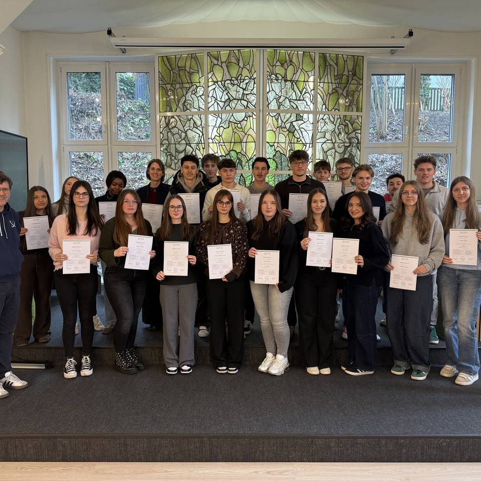 Erste E-Commerce-Zertifikate in Hückeswagen: Berufskolleg-Schüler gründen eigene Online-Shops