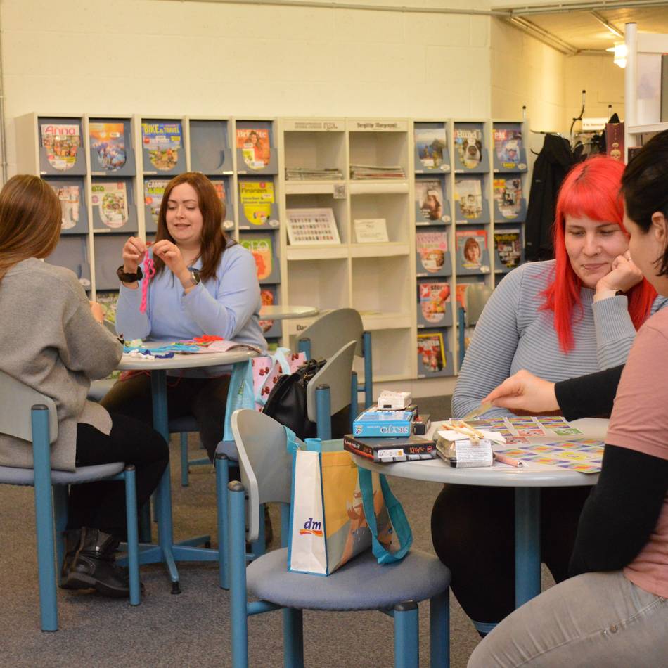 Digital Detox in Wermelskirchener Bücherei: Ein ganzer Abend ohne Smartphone