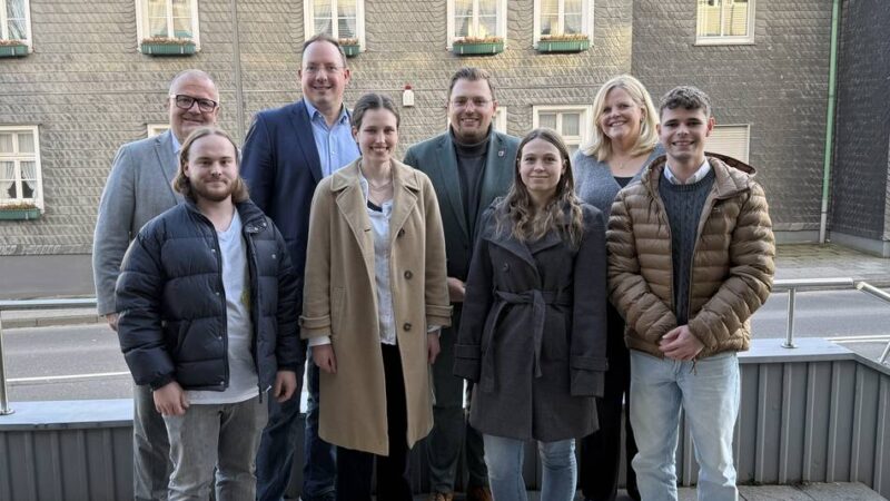 Ausbildung in Radevormwald: Fünf IHK-Einser-Absolventen im Rathaus geehrt