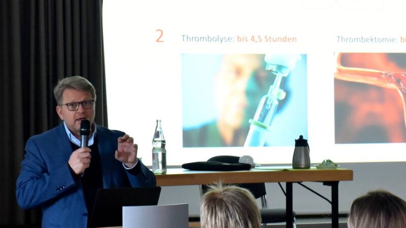 Tipps vom Neurologie Chefarzt in Dormagen: Schlaganfall-Prävention statt „Rückkehr ins Leben“