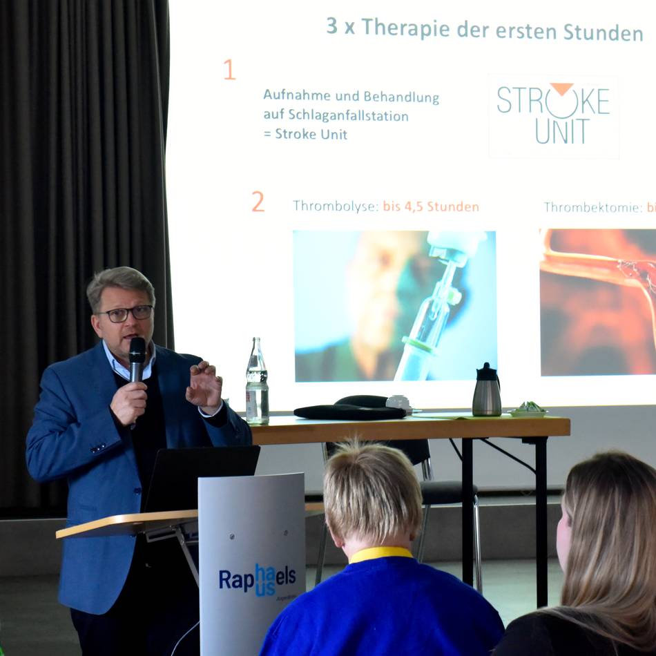 Tipps vom Neurologie Chefarzt in Dormagen: Schlaganfall-Prävention statt „Rückkehr ins Leben“