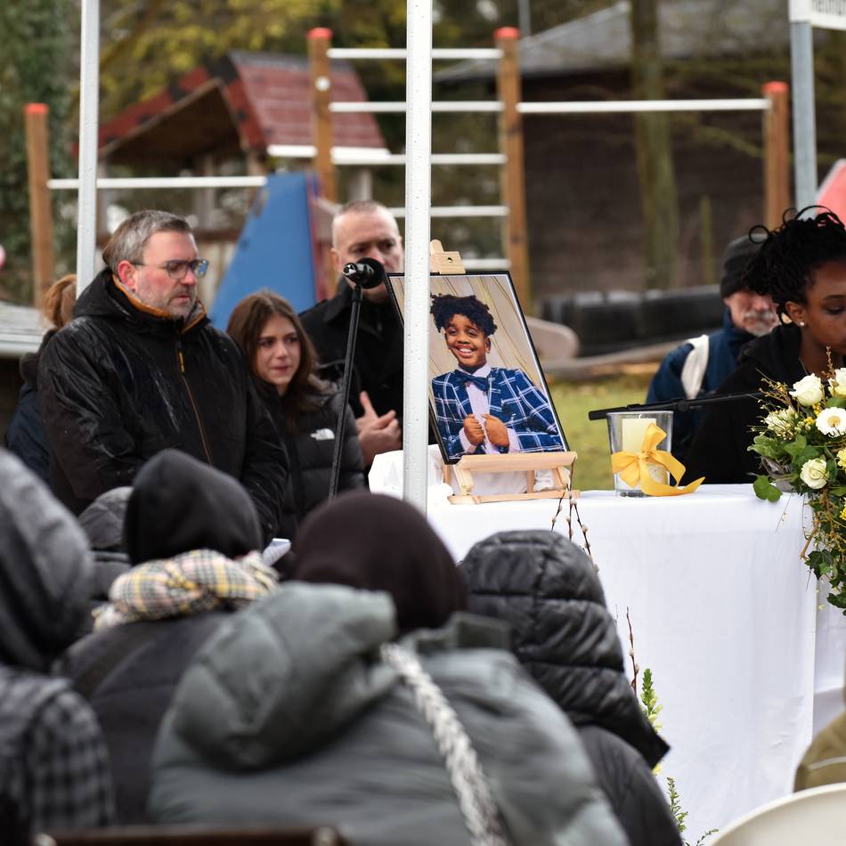 Trauerfeier für getöteten 14-Jährigen : Trauer und Entsetzen nach dem Tod von Yosef