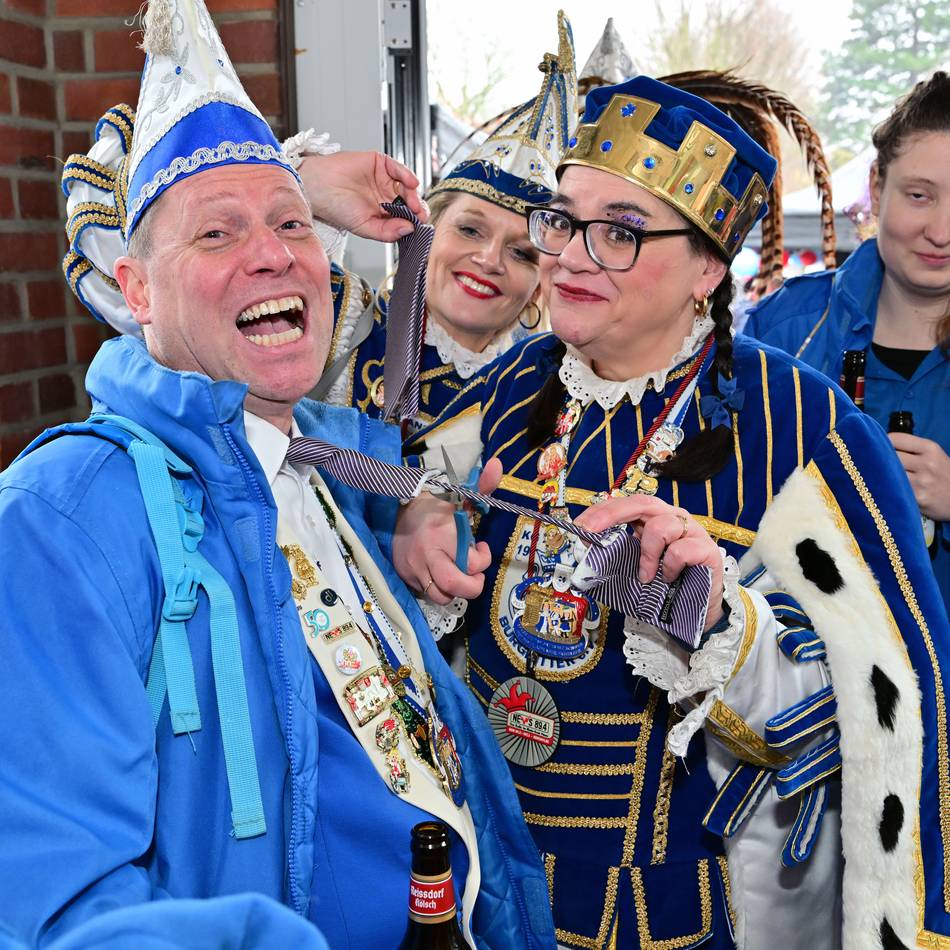Altweiber in Rommerskirchen: Dreigestirn übernimmt die Regie im Rathaus
