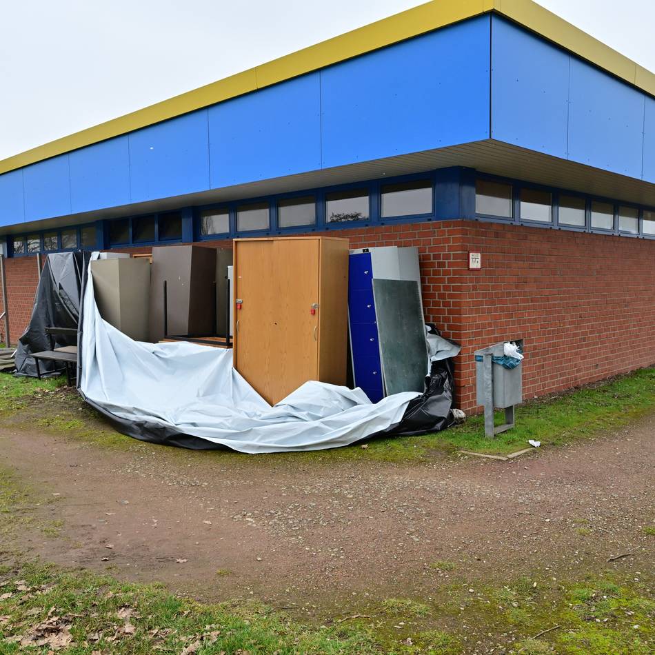 Kostenexplosion auf Sportanlage: Umkleide-Sanierung in Zons wird 117 Prozent teurer