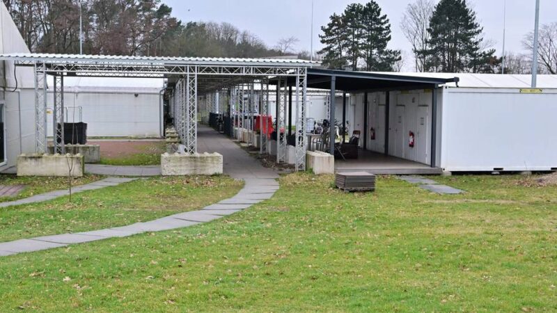 Stadt baut Flüchtlingsunterkunft ab: Aus für „Zeltstadt“ im Zonser Heidestadion