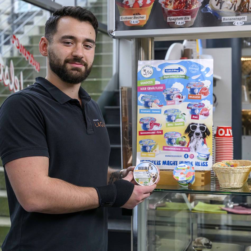 Mit Apfel-Leber-Geschmack: Zwei Bällchen für Bello – Kaarster Café verkauft jetzt Eiscreme für Hunde