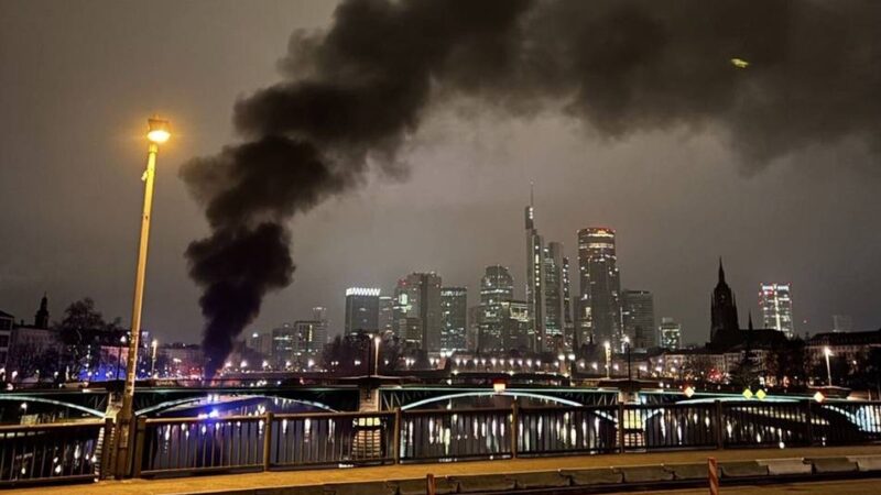 „Sind fassungslos“: Bus von Viertligist Halle angezündet – Fußballklub geschockt
