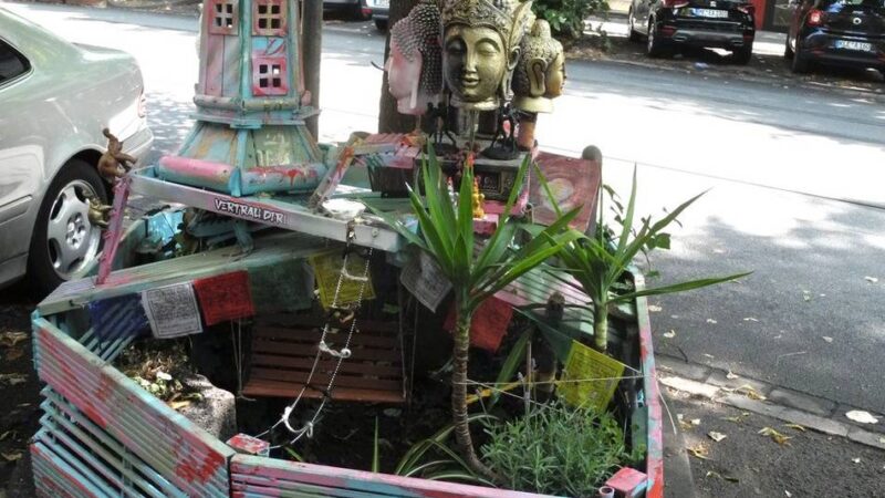 Stadtbild in Düsseldorf : Baumscheiben-Dekoration ist nicht erlaubt