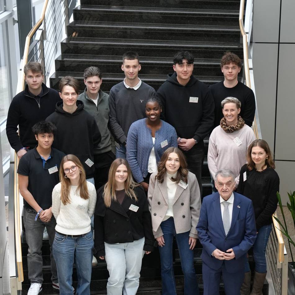 Immanuel Kant-Gymnasium Heiligenhaus: Leistungskurs des IKG zu Gast bei Innenminister Reul