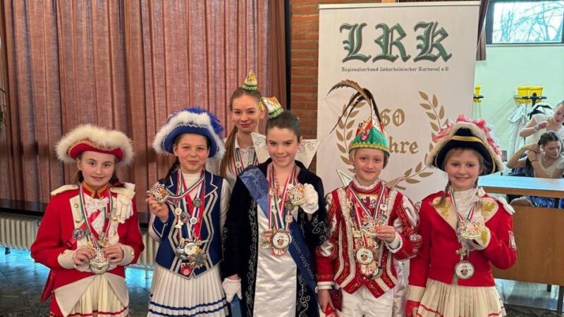 Karneval in Ratingen: Kinderprinzenpaar zu Gast bei Hendrik Wüst