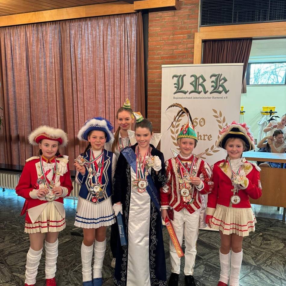 Karneval in Ratingen: Kinderprinzenpaar zu Gast bei Hendrik Wüst