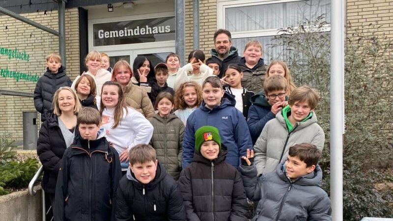 Spendenaktion im Politikunterricht: Sekundarschüler sammeln für Alpener Tafel