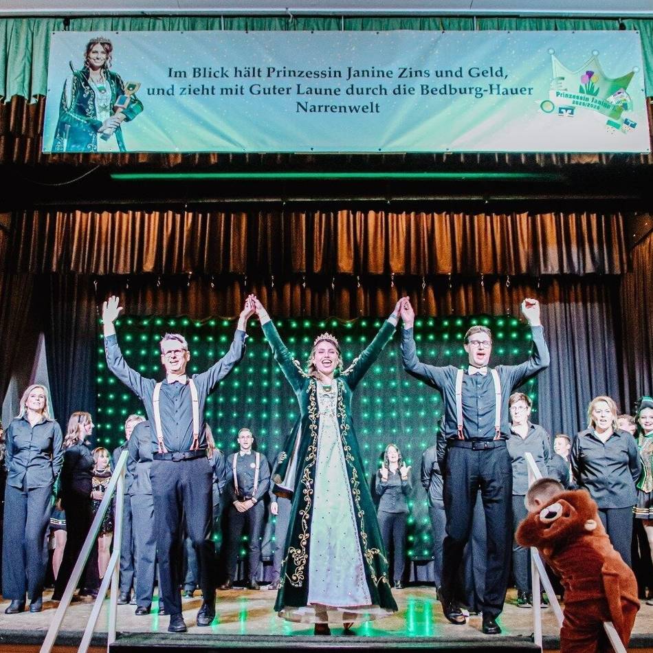 Karneval in Bedburg-Hau: Tulpenprinzessin Janine I. begeistert die Jecken bei Gute Laune Hau
