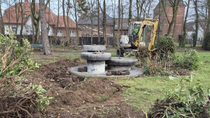 Aktion des Bürgervereins Zukunft Budberg: Budberger arbeiten für den Brunnen am Marienplatz