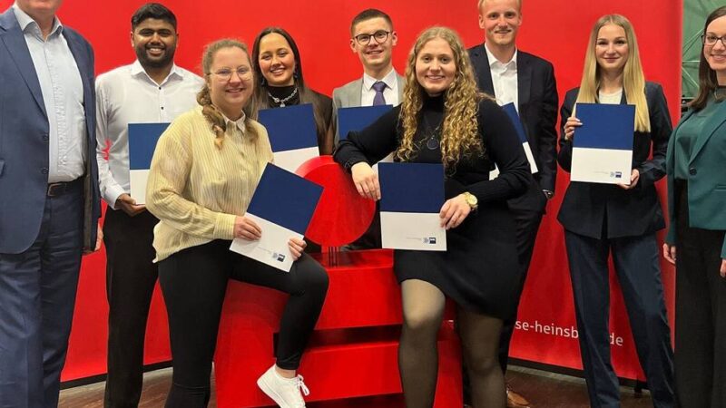 Ausbildung im Kreis Heinsberg: Kreissparkasse verabschiedet Azubis ins Berufsleben