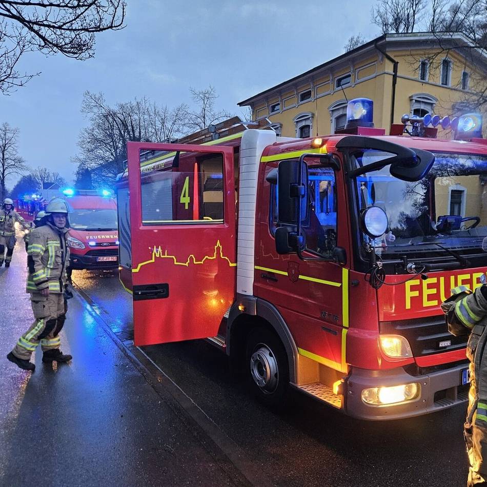 Rauch aus einer Wohnung: Brennender Kochtopf löst Feuerwehreinsatz in Kleve aus