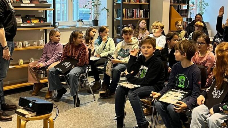 Lesung in Alpen: Kinder tauchen in die Welt der Kobolde ein