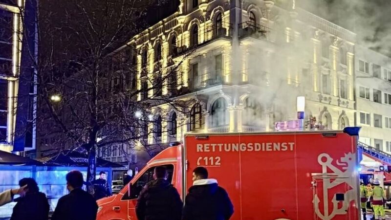 Sila Thai in Düsseldorf: Brand in Thai-Restaurant sorgt für Großeinsatz – 40 Feuerwehrleute vor Ort
