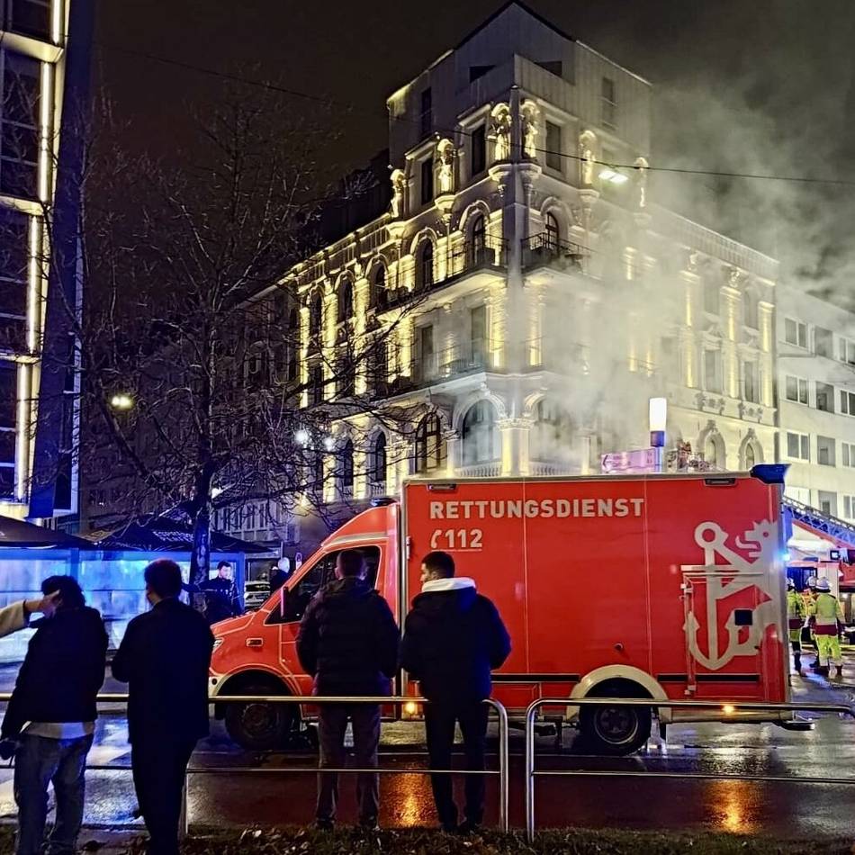 Sila Thai in Düsseldorf: Brand in Thai-Restaurant sorgt für Großeinsatz – 40 Feuerwehrleute vor Ort