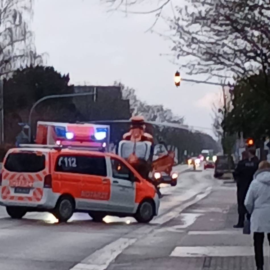 Altweiberabend auf der B58: Notarzteinsatz – Hubschrauber landet mitten in Geldern