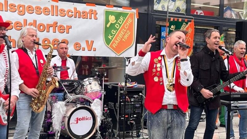 Altweiber in der Landeshauptstadt: Holthausen schunkelt beim Straßenkarneval – so war die Party im Düsseldorfer Süden