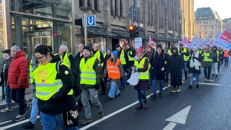 Großdemo geplant: So trifft der Warnstreik am Dienstag Düsseldorf