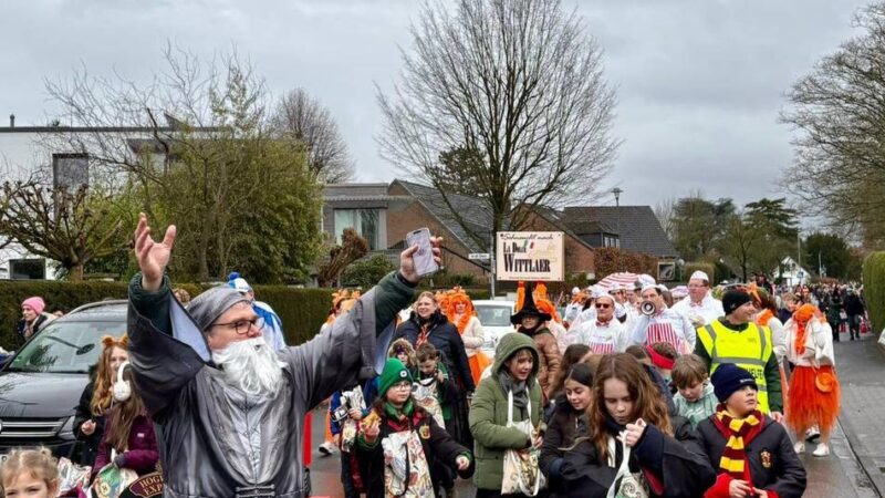 Karneval 2026 in Düsseldorf: Rosenmontagszug in Wittlaer – ein ganzes Dorf auf den Beinen