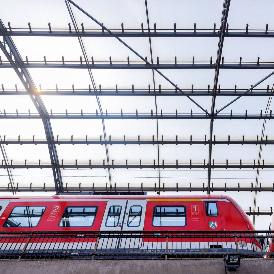 Auch Züge zu Karnevalsstädten betroffen: Bahnverkehr in NRW gestört – was Reisende wissen müssen