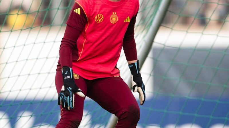 Umstrittene DFB-Torfrau: Bayer leiht Borggräfe und tritt in Frankfurt an