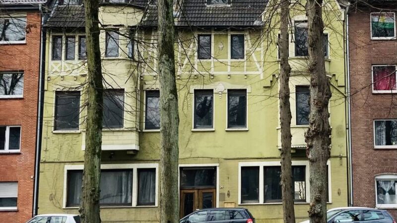 Dauerleerstand in der Innenstadt: Ex-Hotel in Wesel steht zum Verkauf – hier dreht Dolly Busters Mann einst Erotik-Filme