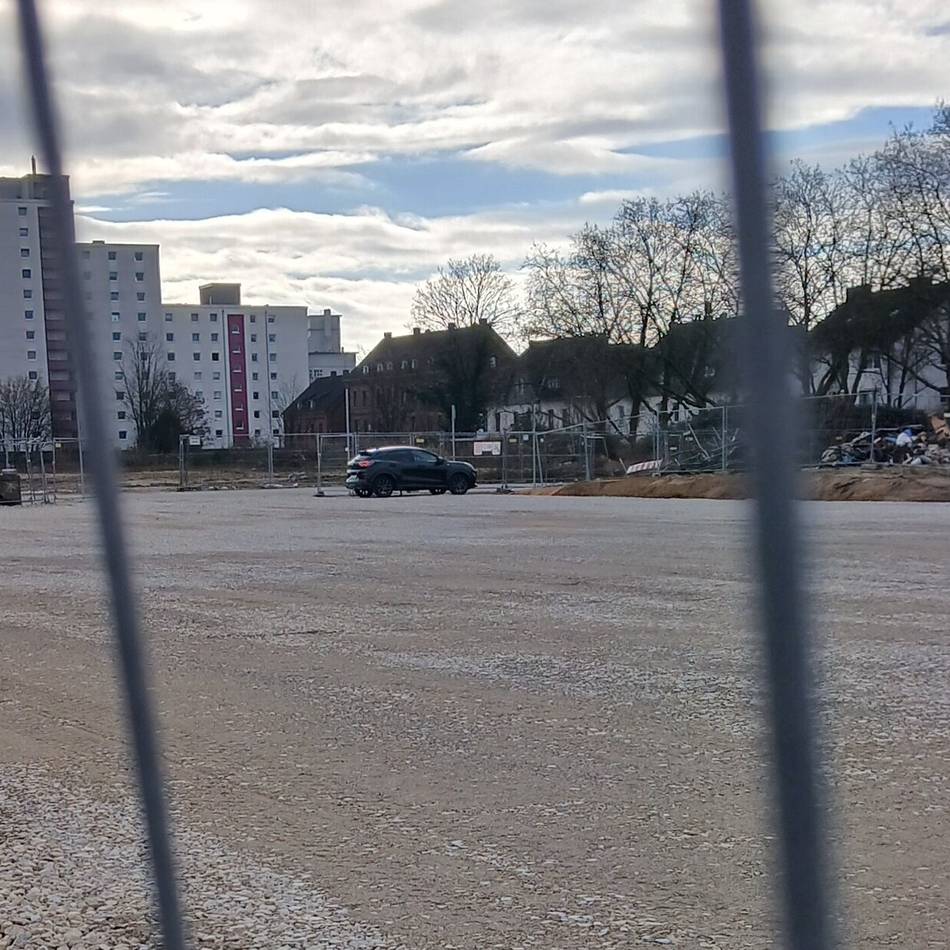 P&R-Fläche in Leverkusen: Schotterparkplatz am Opladener Bahnhof wieder offen