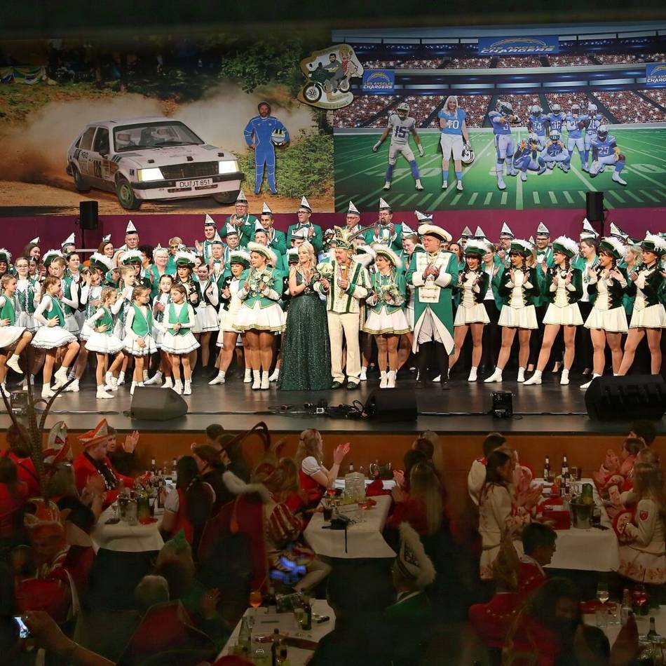 Sessionseröffnung in Walsumer Stadthalle: Singen, schunkeln, applaudieren – Gruen-Weisse feiern grandios