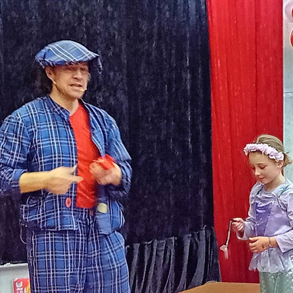 Buntes Karnevalsprogramm: Gelungene Kindersitzung des SV Millingen in der Turnhalle