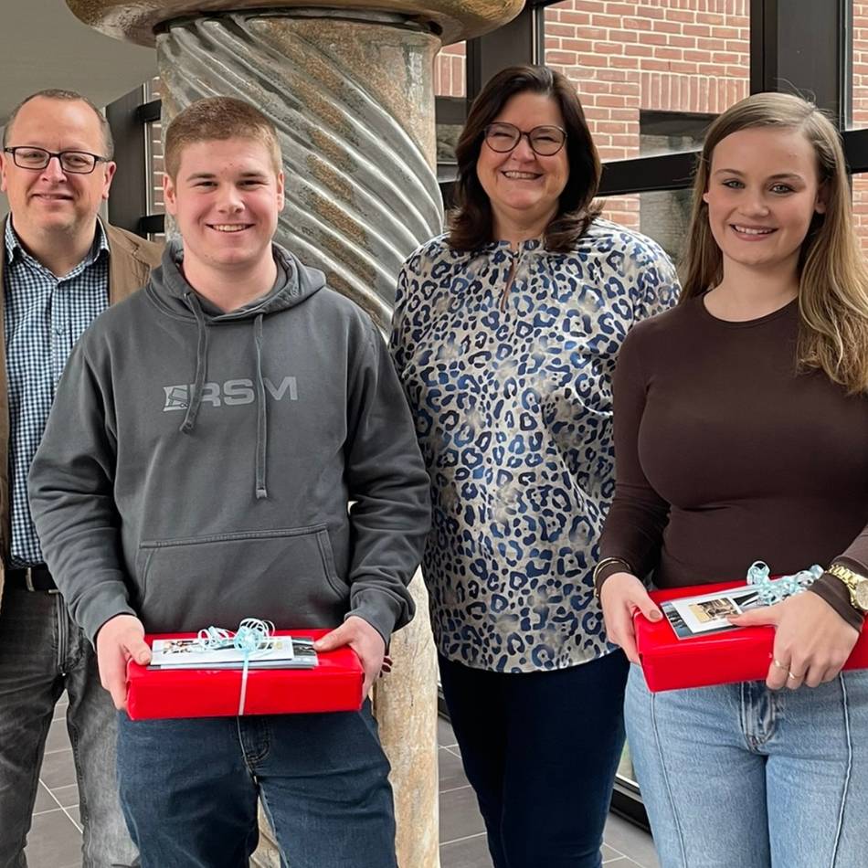 Junge Leute in Emmerich: Ausbildung im Rathaus erfolgreich beendet