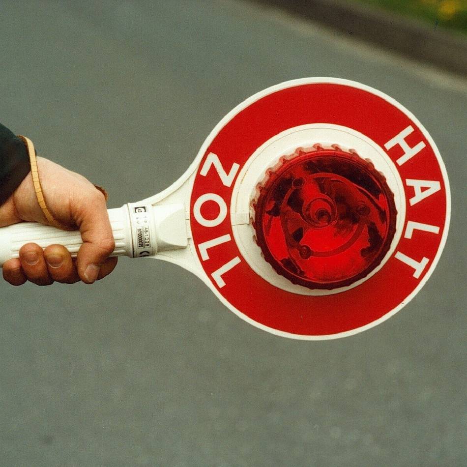 Kontrollaktion in Mönchengladbach: Schwarzarbeit – 22 Verdachtsfälle bei Bus- und Lkw-Fahrern