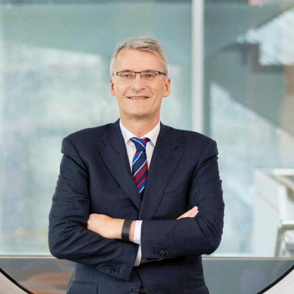 In der Generatorenhalle Viersen: ZDF-Journalist Elmar Theveßen hält Vortrag über Trump