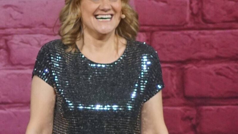 Kabarettistin Lisa Feller in Rees: Bewusstseinserweiterung durch Schlammbowle