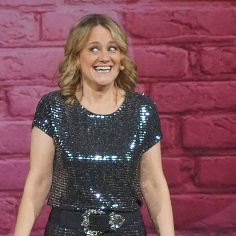 Kabarettistin Lisa Feller in Rees: Bewusstseinserweiterung durch Schlammbowle