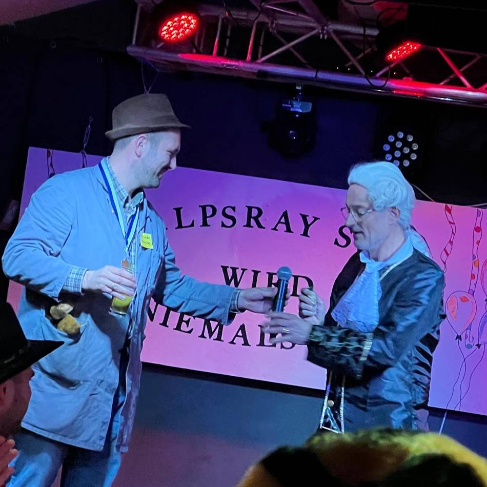 Büttensitzung im To Hoop in Rheinberg: Pumpenkirmes mit allem Zipp und Zapp