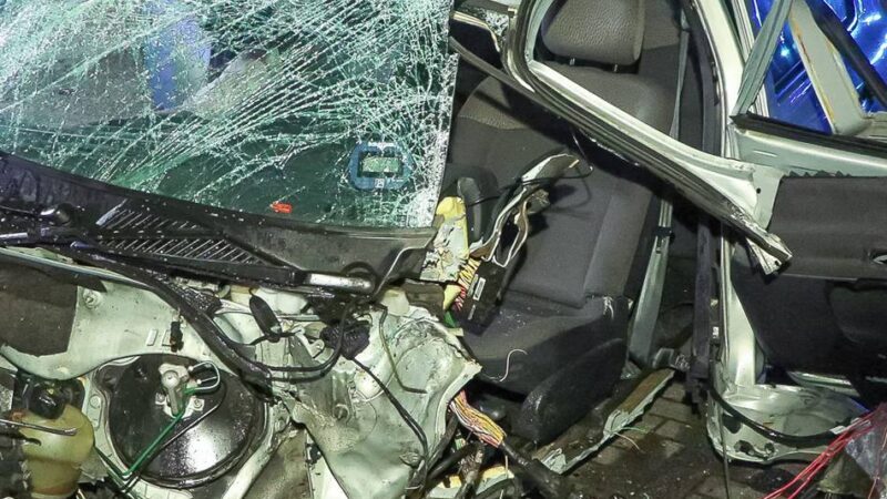 Schwerer Unfall in Hilden: Verdacht auf illegales Autorennen – „Alle Beteiligten können sich bei ihren Schutzengeln bedanken“