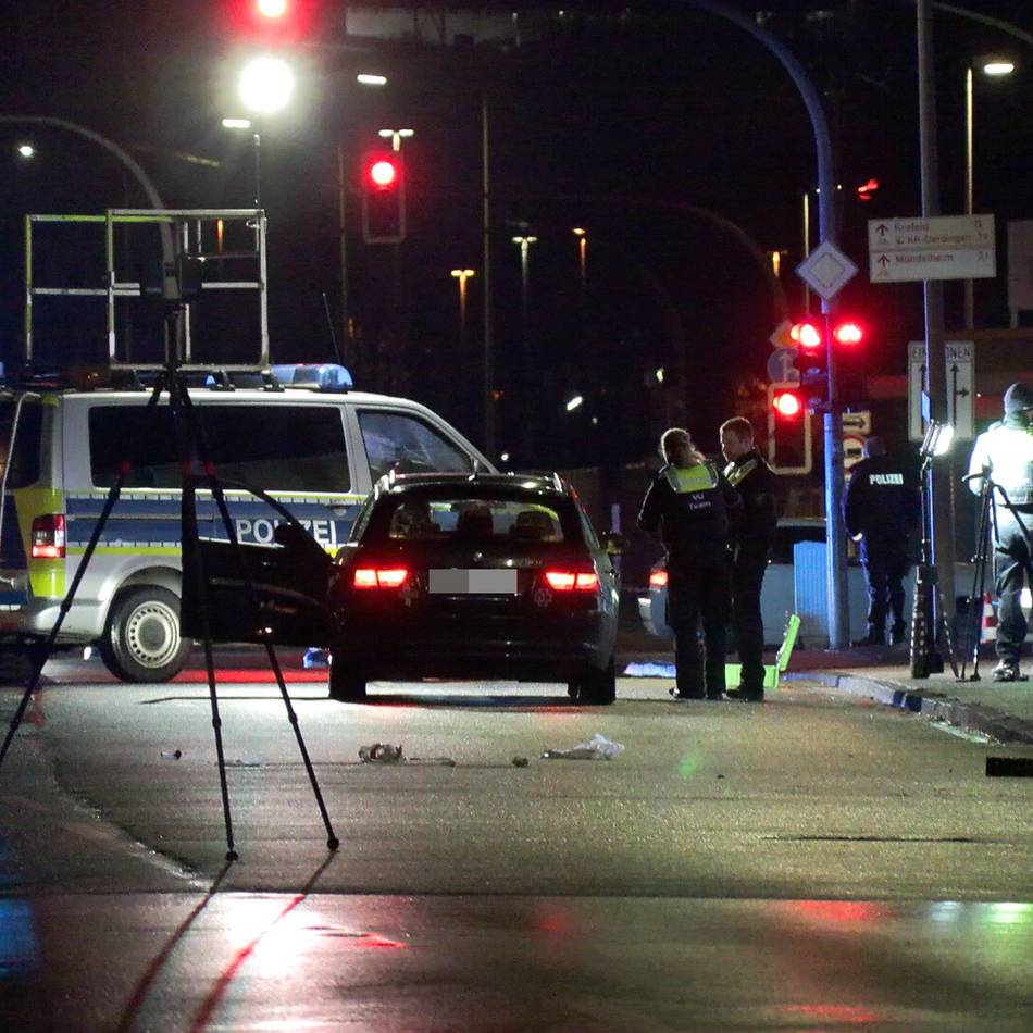 Polizei ermittelt genaue Ursache: E-Bike-Fahrer bei Unfall in Duisburg lebensgefährlich verletzt