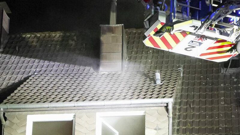 Einsatz der Feuerwehr Leverkusen: Brand in Opladen fordert eine verletzte Person