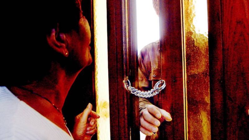 Polizei Hilden sucht Zeugen: Falscher Heizungsableser stiehlt Schmuck und Uhren