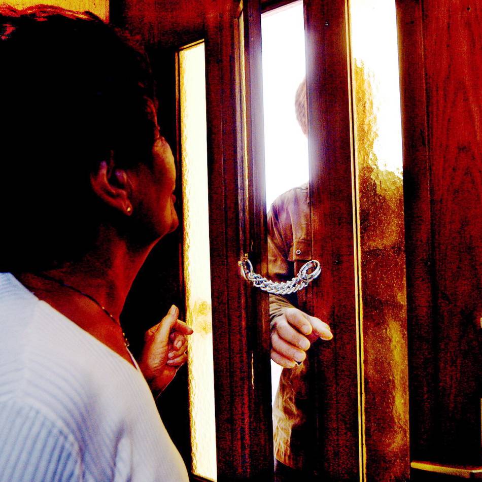 Polizei Hilden sucht Zeugen: Falscher Heizungsableser stiehlt Schmuck und Uhren