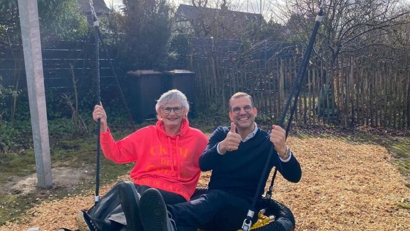 Förderverein in der Grevenbroicher Südstadt: Mehrgenerationenplatz um große Nestschaukel erweitert