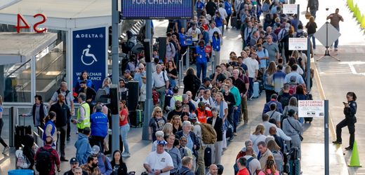 Donald Trump: ICE-Beamte überwachen US-Flughäfen während Shutdown