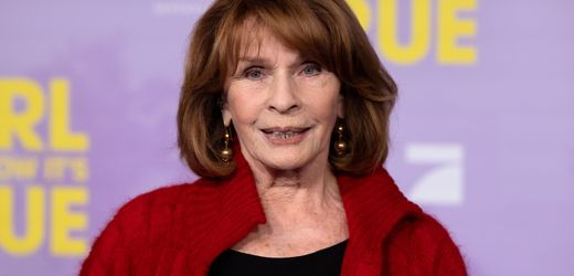 Senta Berger rätselt über ihren Sturz von der Bühne